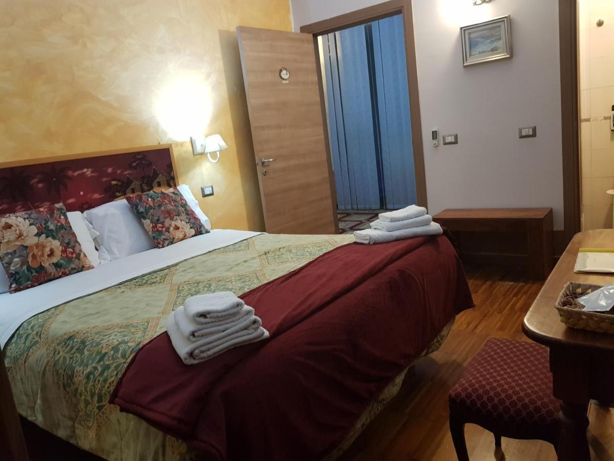 Aurelia Garden Gold B&B Рим Екстер'єр фото